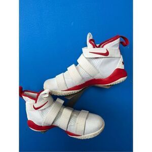 Nike Lebron Soldier XI TB Promo Basketball Shoe Men Sz 10 White Red 943155-114